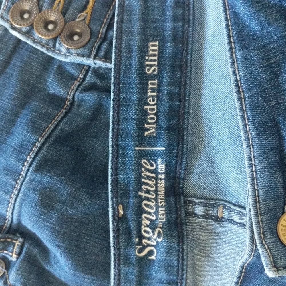 Signature Levi Strauss jeans, boot cut